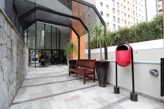 Fachada do bloco de apartamento para alugar com 2 quartos, 72m² em Moema, São Paulo