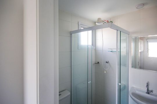 Banheiro de apartamento para alugar com 1 quarto, 28m² em Freguesia do Ó, São Paulo