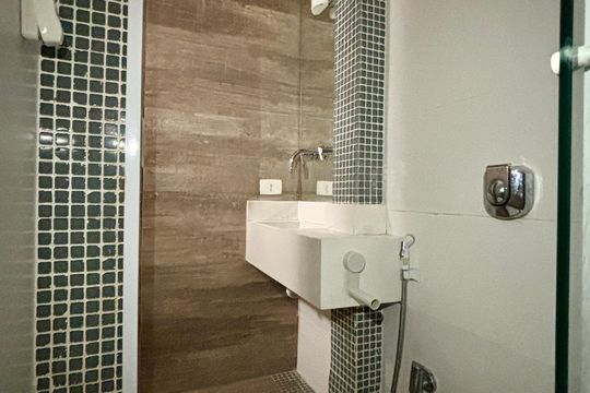Lavabo de apartamento à venda com 3 quartos, 73m² em Leme, Rio de Janeiro