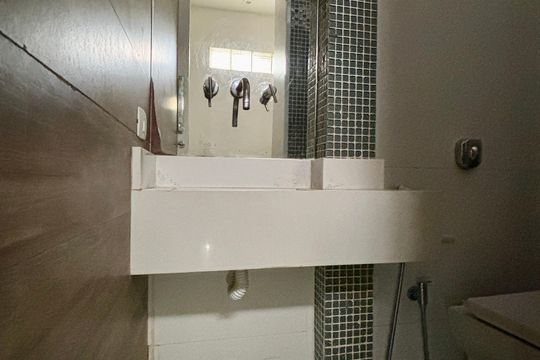 Lavabo de apartamento à venda com 3 quartos, 73m² em Leme, Rio de Janeiro