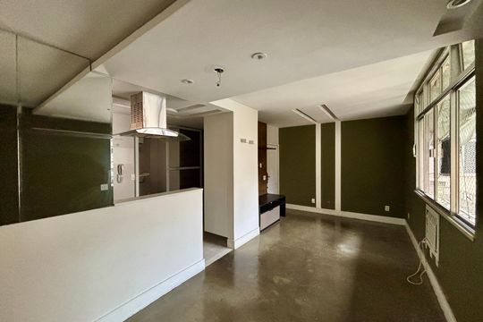 Apartamento à venda com 3 quartos, 73m² em Leme, Rio de Janeiro