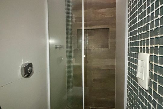 Lavabo de apartamento à venda com 3 quartos, 73m² em Leme, Rio de Janeiro