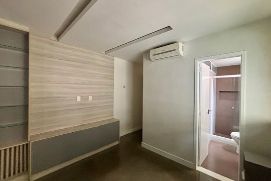 Suíte de apartamento à venda com 3 quartos, 73m² em Leme, Rio de Janeiro