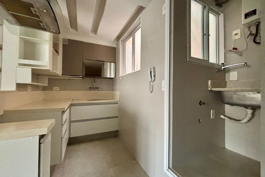 Cozinha/área de serviço de apartamento à venda com 3 quartos, 73m² em Leme, Rio de Janeiro
