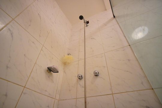Banheiro Corredor  de casa à venda com 3 quartos, 160m² em Vila Jardim, Porto Alegre