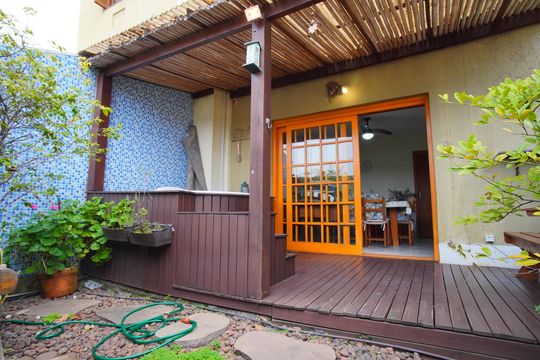 Subsolo - Quintal de casa à venda com 3 quartos, 160m² em Vila Jardim, Porto Alegre