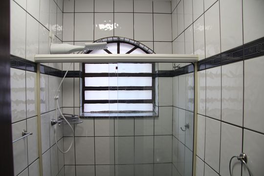 Banheiro de Serviço de casa à venda com 4 quartos, 240m² em Vila Augusta, Guarulhos