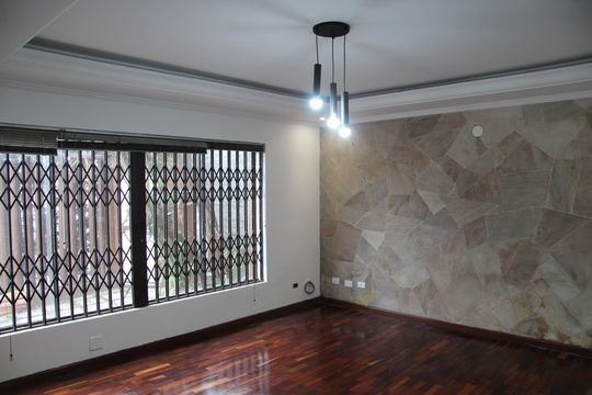 Sala de casa à venda com 4 quartos, 240m² em Vila Augusta, Guarulhos
