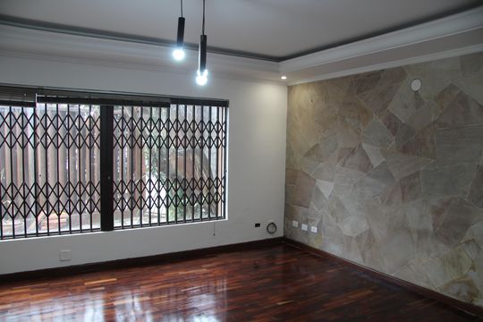 Sala de casa à venda com 4 quartos, 240m² em Vila Augusta, Guarulhos