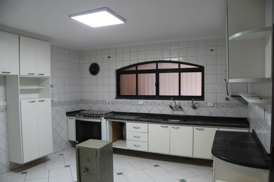 Cozinha de casa à venda com 4 quartos, 240m² em Vila Augusta, Guarulhos
