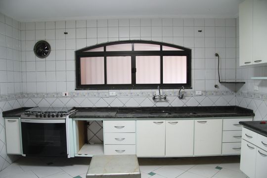 Cozinha de casa à venda com 4 quartos, 240m² em Vila Augusta, Guarulhos