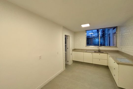 Cozinha de apartamento à venda com 3 quartos, 165m² em Copacabana, Rio de Janeiro