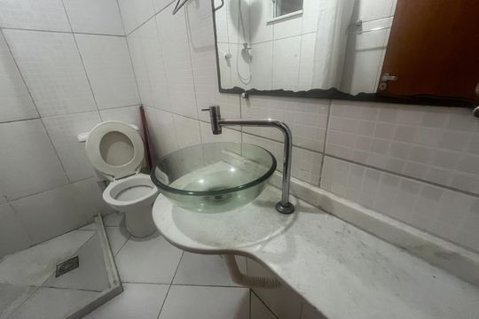Banheiro de casa para alugar com 2 quartos, 70m² em Brás de Pina, Rio de Janeiro