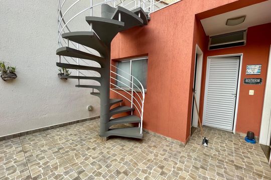 Área externa de casa à venda com 3 quartos, 200m² em Bela Aliança, São Paulo