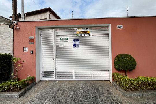 Fachada de casa à venda com 3 quartos, 200m² em Bela Aliança, São Paulo