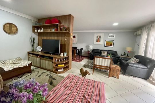 Sala de casa à venda com 3 quartos, 200m² em Bela Aliança, São Paulo