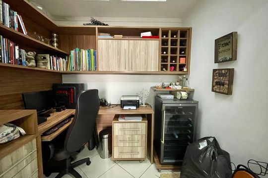 Escritório de casa à venda com 3 quartos, 200m² em Bela Aliança, São Paulo