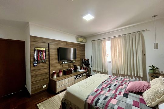 Suíte de casa à venda com 3 quartos, 200m² em Bela Aliança, São Paulo
