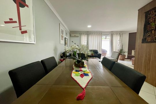 Sala de casa à venda com 3 quartos, 200m² em Bela Aliança, São Paulo