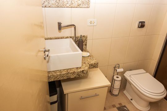 Banheiro de apartamento para alugar com 3 quartos, 64m² em Vila Sao Paulo, São Paulo