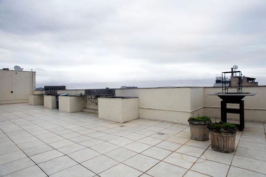 Área Comum - Terraço com Churrasqueiras de kitnet/studio à venda com 1 quarto, 15m² em Centro Histórico, Porto Alegre