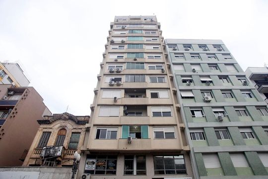 Fachada de kitnet/studio à venda com 1 quarto, 15m² em Centro Histórico, Porto Alegre