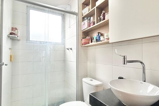 Banheiro de apartamento à venda com 2 quartos, 39m² em Rondônia, Novo Hamburgo