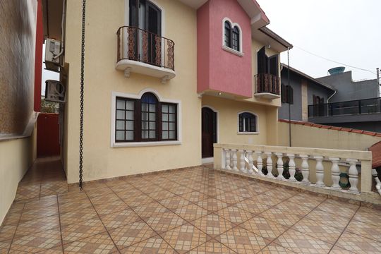 Quintal de casa à venda com 3 quartos, 150m² em Vila Camilópolis, Santo André