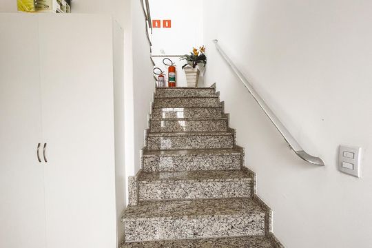 Escada de apartamento para alugar com 1 quarto, 25m² em Alto do Mandaqui, São Paulo