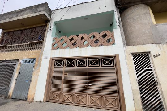 Fachada de casa à venda com 3 quartos, 110m² em Conjunto Habitacional A. E. Carvalho, São Paulo