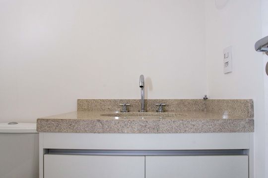 Banheiro Social de apartamento à venda com 2 quartos, 65m² em Centro, Diadema