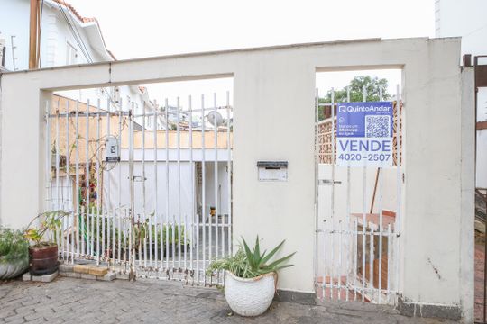 Fachada de casa à venda com 2 quartos, 250m² em Lapa, São Paulo