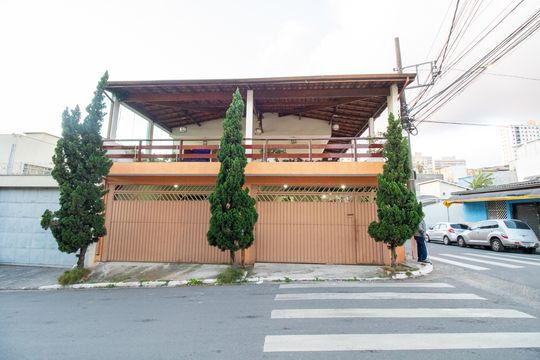 Fachada de casa para alugar com 4 quartos, 200m² em Jardim Sao Luiz, São Paulo