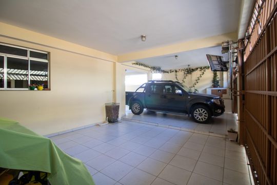 Garagem de casa para alugar com 4 quartos, 200m² em Jardim Sao Luiz, São Paulo
