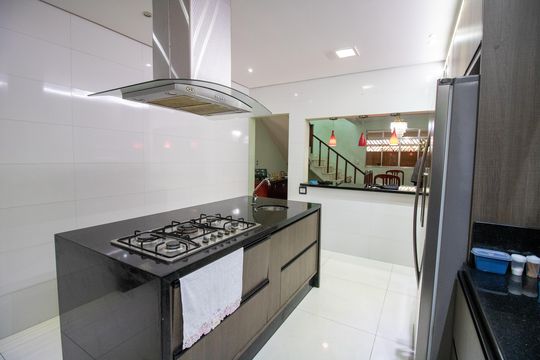 Cozinha de casa para alugar com 4 quartos, 200m² em Jardim Sao Luiz, São Paulo