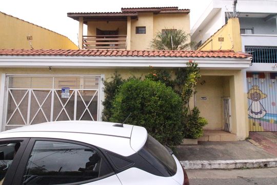Fachada de casa à venda com 4 quartos, 245m² em Vila Lucia, São Paulo