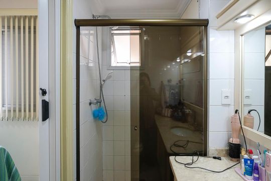 Banheiro da suíte de apartamento à venda com 3 quartos, 83m² em Vila Caminho do Mar, São Bernardo do Campo