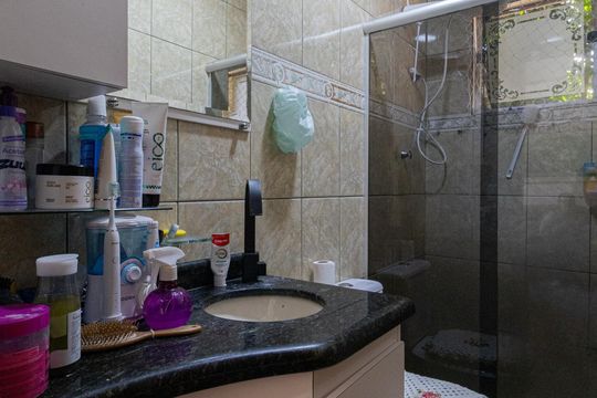 Banheiro de apartamento à venda com 2 quartos, 52m² em Jardim Lucinda, São Paulo