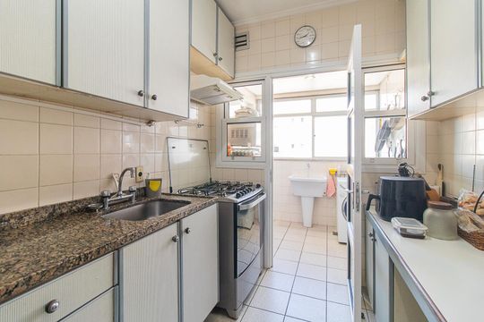 Cozinha de apartamento à venda com 3 quartos, 200m² em Azenha, Porto Alegre