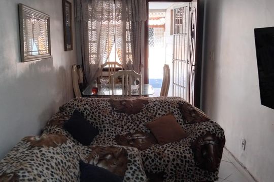 Sala de casa à venda com 2 quartos, 122m² em Benfica, Rio de Janeiro