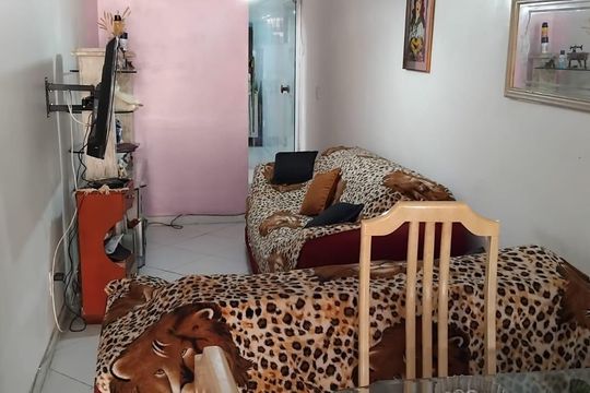 Sala de casa à venda com 2 quartos, 122m² em Benfica, Rio de Janeiro