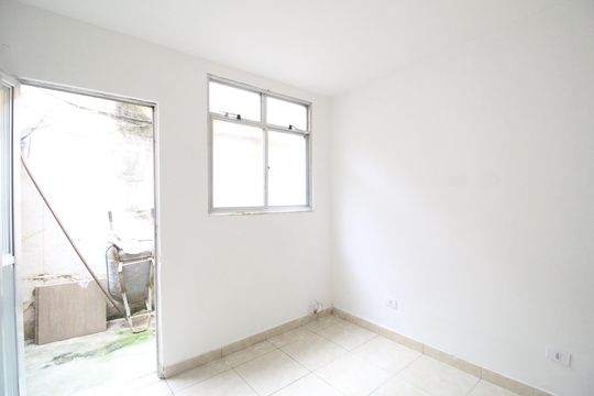 Sala de casa para alugar com 1 quarto, 40m² em Curicica, Rio de Janeiro