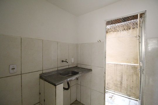 Cozinha de casa para alugar com 1 quarto, 40m² em Curicica, Rio de Janeiro