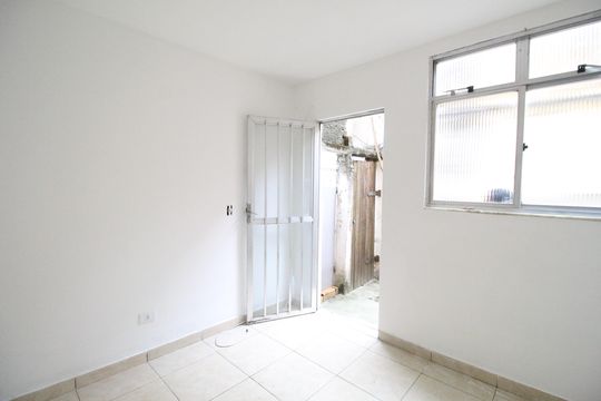 Sala de casa para alugar com 1 quarto, 40m² em Curicica, Rio de Janeiro