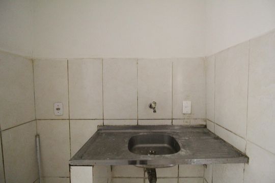 Cozinha de casa para alugar com 1 quarto, 40m² em Curicica, Rio de Janeiro