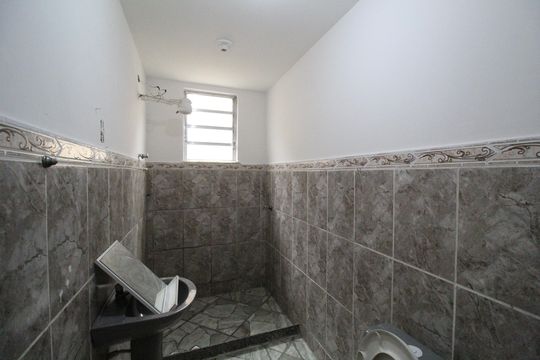 Banheiro de casa para alugar com 1 quarto, 40m² em Curicica, Rio de Janeiro