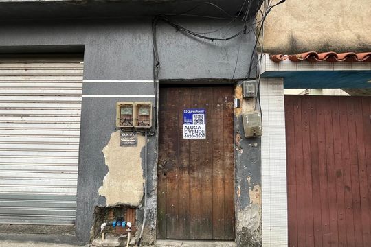 Fachada de casa para alugar com 1 quarto, 40m² em Curicica, Rio de Janeiro