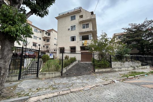 Fachada de apartamento à venda com 2 quartos, 65m² em Del Castilho, Rio de Janeiro