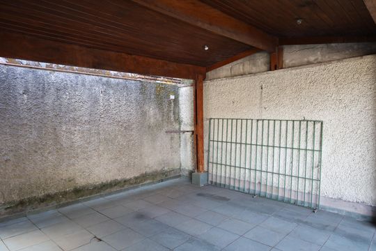Garagem de casa à venda com 3 quartos, 127m² em Vila Sao Paulo, São Paulo