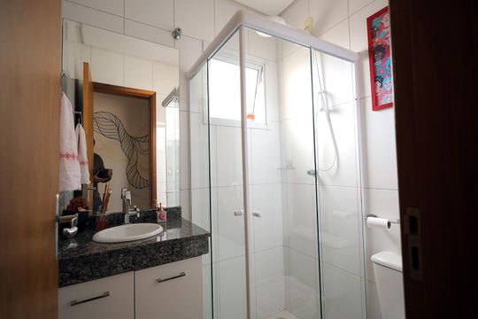 Banheiro de apartamento à venda com 2 quartos, 96m² em Jardim Santo Antônio, Santo André